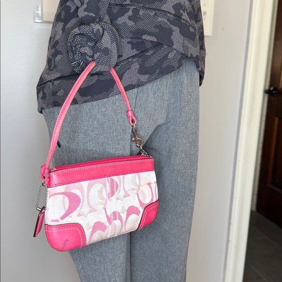 Coach NWOT clutch/wristlet, pink, leather, trim, and handle, pink hang tag - Picture 2 of 7
